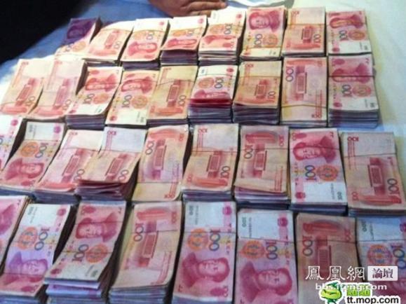 网上惊现90后女生开房炫富门