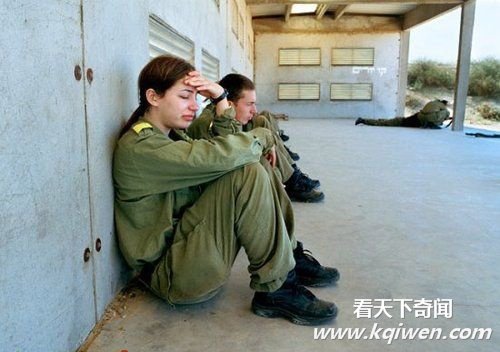 以色列前女兵上传侮辱阿拉伯男囚照片被严批(组图)